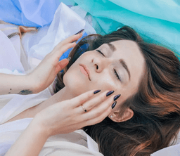 맑은 피부, 탄력, 이너뷰티까지. 항산화 전문가 곽철이가 비타민 C와 E를 추천합니다.