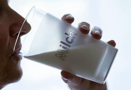 여자, 우유 많이 마시면 심장병 위험 올라.. 남자는 무관, 왜?